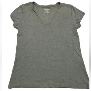 💜 Kirkland Signature Green V-Neck T-Shirt - Made in Peru - Size S/P